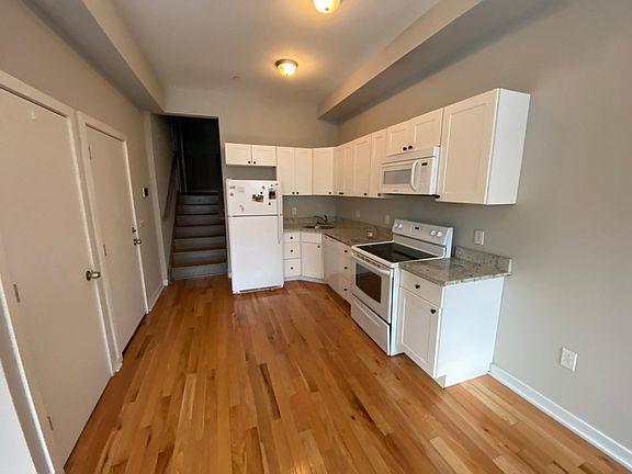 2nd image of 705-9 N Franklin St #203