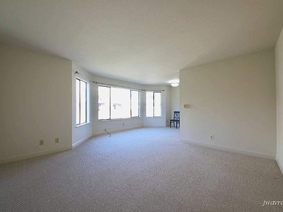 5th image of 2414 Pine St #202