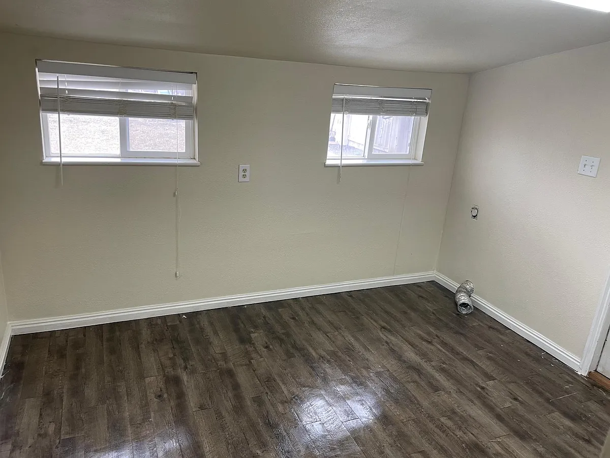 Building Photo - 302 W 500 S
