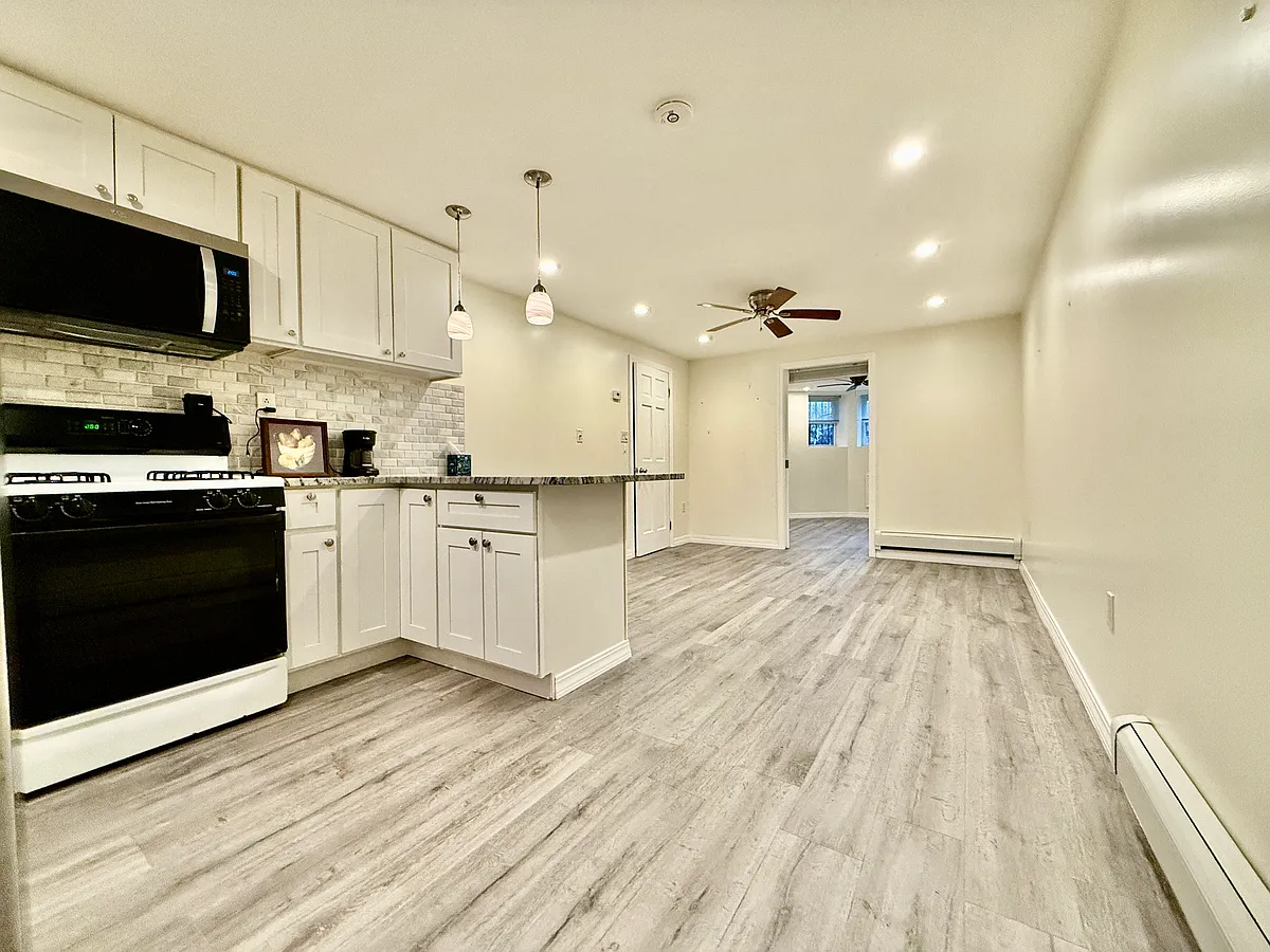 Building Photo - 571 41st St #1