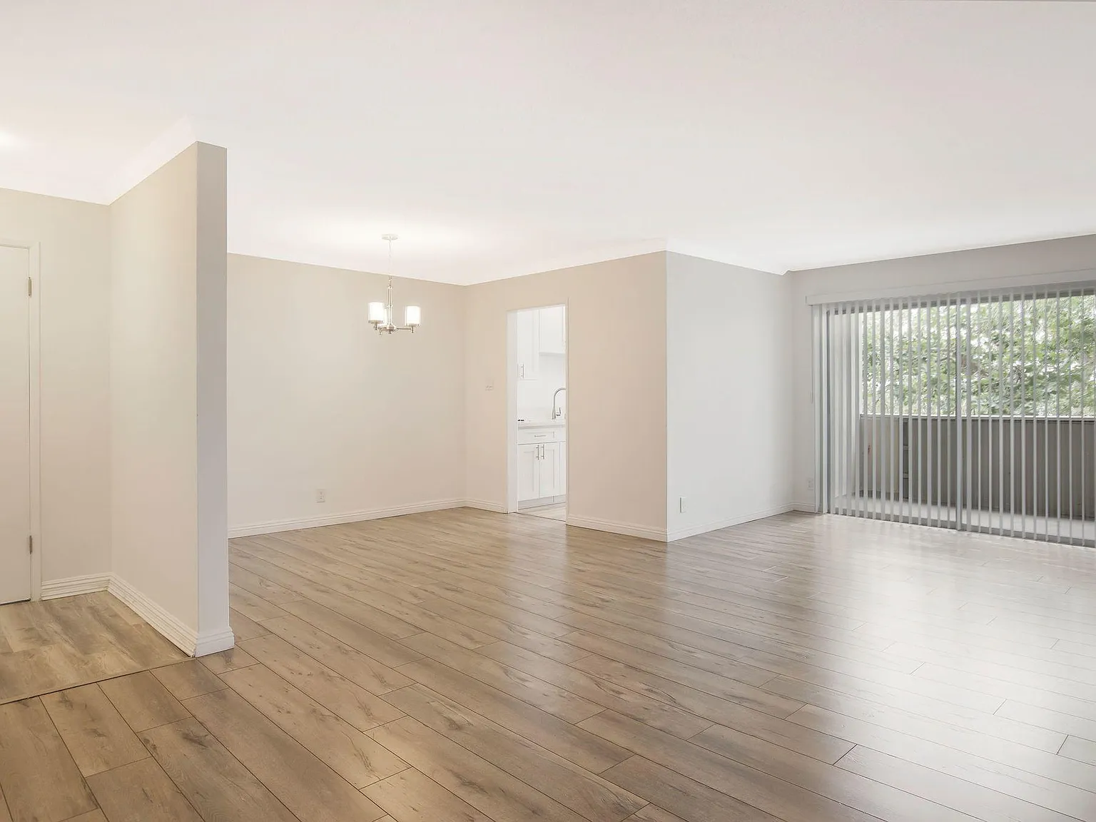 443 S Oakhurst Ave — Photo 3