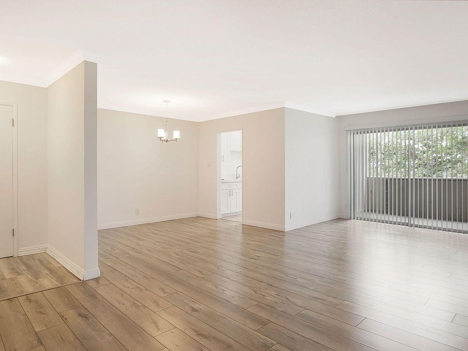 Check out that balcony! 

IMAGES: Model Unit -Vacant units might differ slightly, inquire within for images/video from our manager