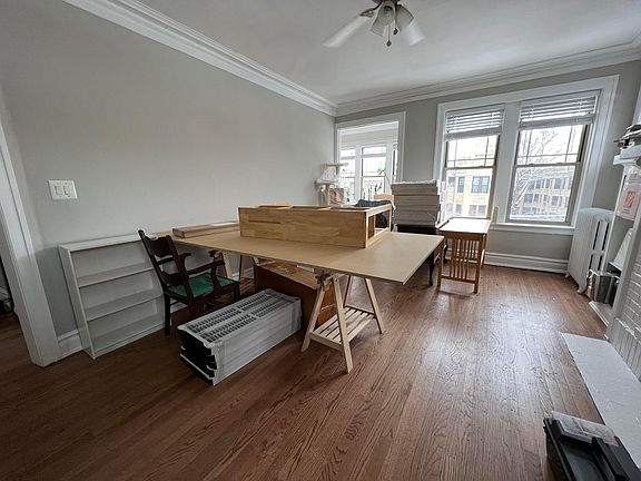 3rd image of 1218 W Lunt Ave
