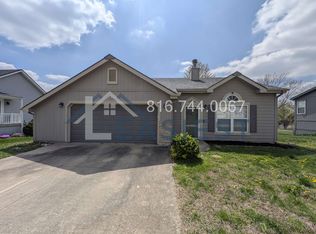 609 Willow Brook Dr, Raymore, MO 64083