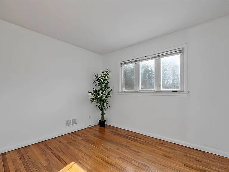 63 Susan Dr — Photo 19