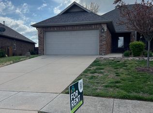 1446 W Sackett St, Springfield, MO 65807