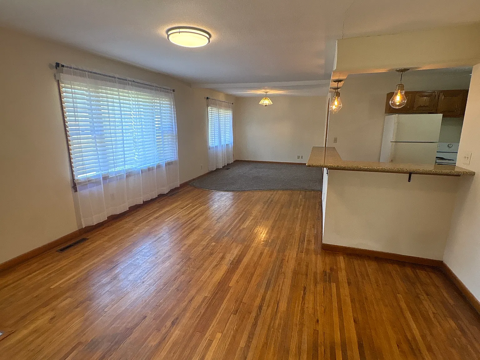 4726 S Glenn Ave — Photo 2