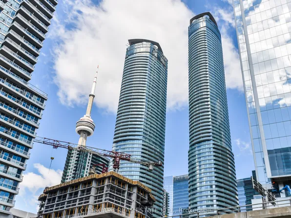 12 York St #4209, Toronto, ON M5J 0A9