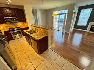 11635 Cavalier Landing Ct UNIT 301, Fairfax, VA