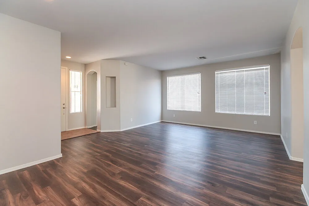 4 bed, 2.0 bath, 2034 sqft, $2,550 — Photo 2