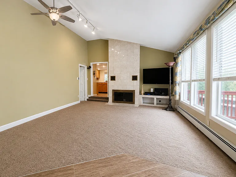 18 McLaughlin Dr — Photo 3