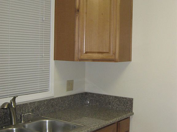 4th image of 4913 Cass St