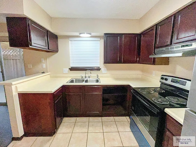 2906 Treasure Hills Blvd #D — Photo 8