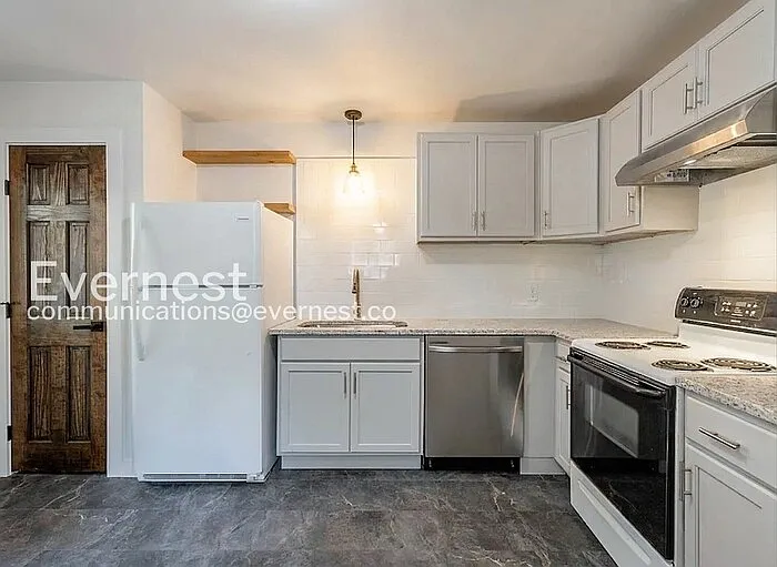 167 W Ridgewood Ave — Photo 3