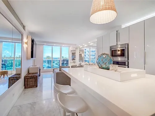 2301 Collins Ave #439 Photo 1