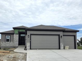 4525 145th Ct, Basehor, KS 66007