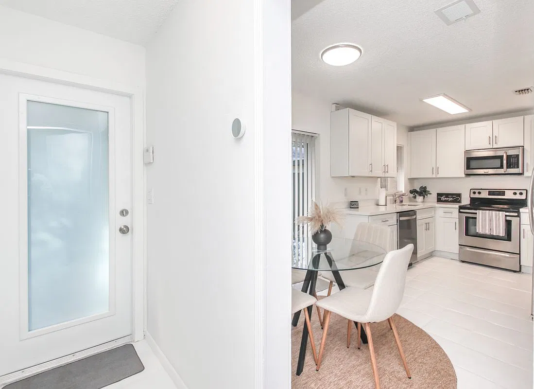 2 bed, 2.0 bath, 950 sqft, $2,900 — Photo 2