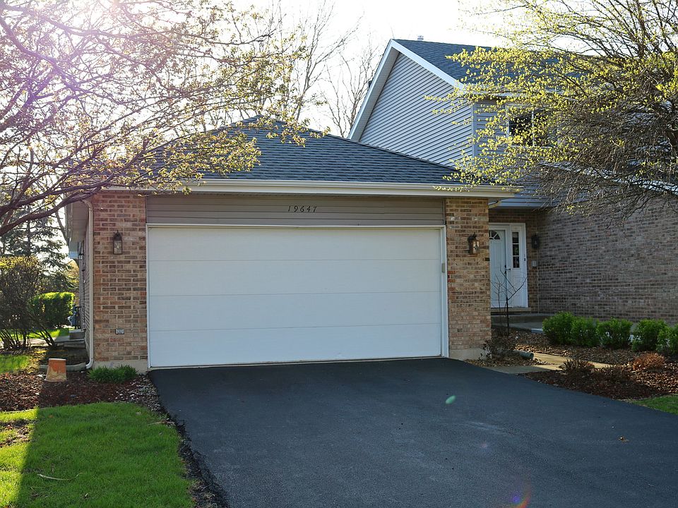1st image of 19647 Cambridge Dr