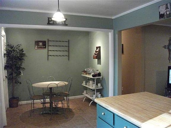 5th image of 131 Wonder St