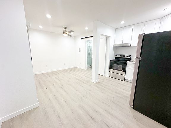 3rd image of 1007 Lincoln Blvd Unit 4