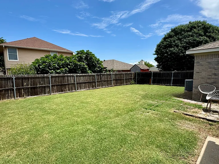 2304 Corral Dr — Photo 16