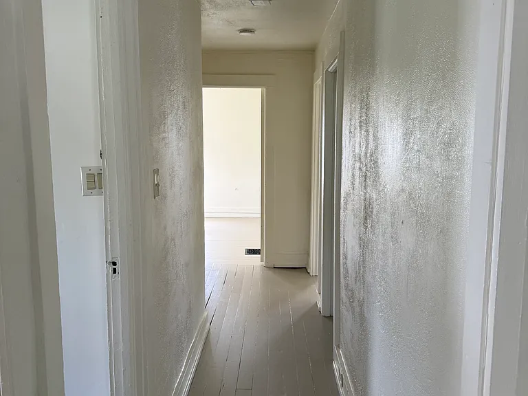 hallway to bedrooms