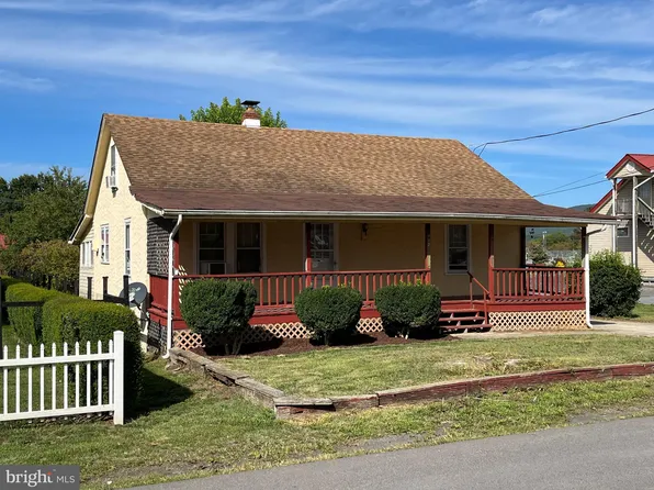 112 Jackson St, Moorefield, WV 26836