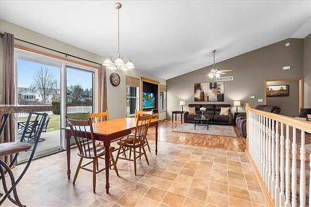 2049 Sherman Dr — Photo 4
