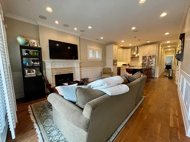 2 bed, 1250 sqft, $4,500 — Photo 4