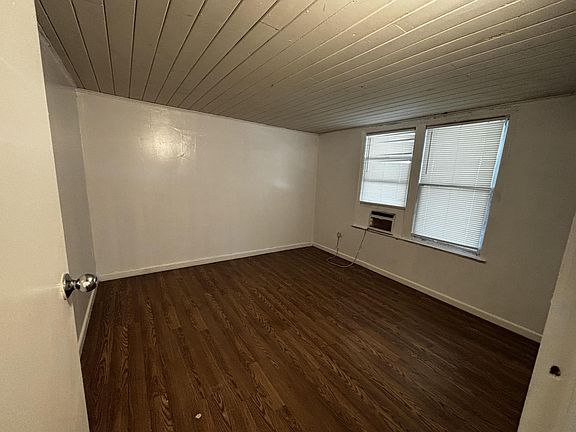 4th image of 301 FLEMING Avenue