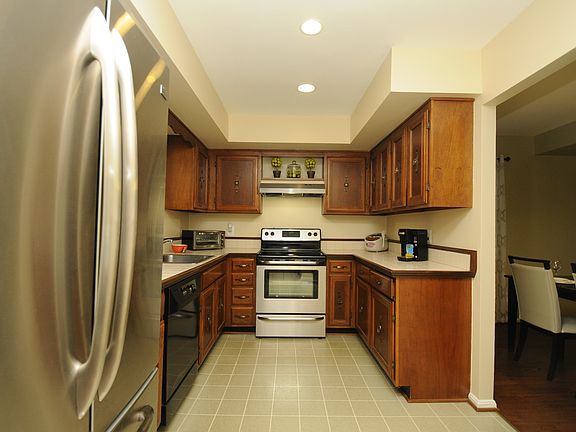 3rd image of 4544 Talmadge Ct
