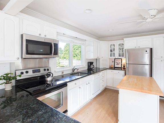 4th image of 2200 Harbor Ln