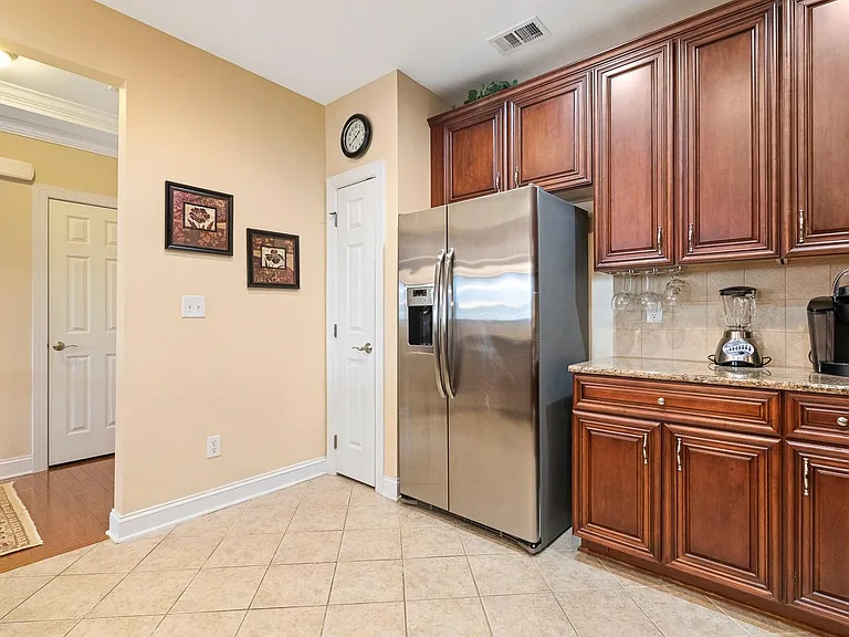 10400 Rosegate Ct #201 — Photo 15