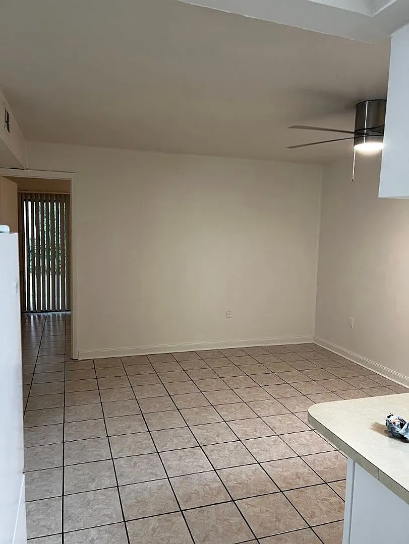 Location, location, location! 875 SF Unit- 2 bd/ 1 ba near UF - Brandywine Condos — Photo 4