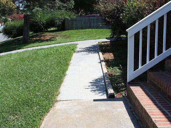 5th image of 1044 Horseshoe Dr