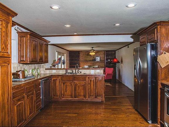 4th image of 703 Sherwood Dr