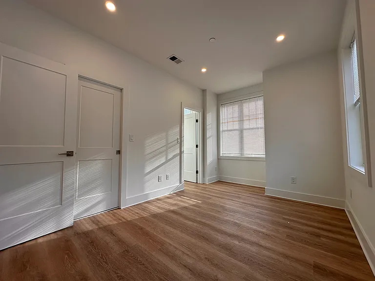 47 Chase St #4 — Photo 5