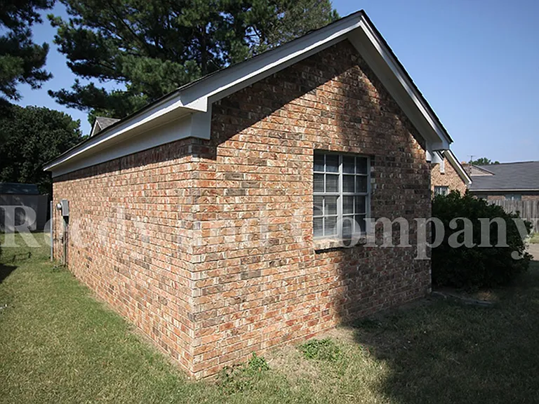 3235 Fox Chase Dr — Photo 28