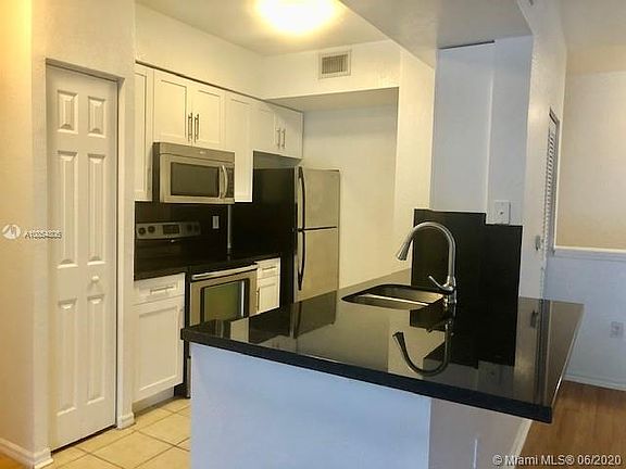 5th image of 2556 Centergate Dr APT 204