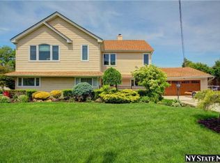 9 Neptune Pl, Massapequa, NY 11758