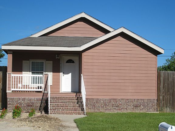 4th image of 18135 Claudette Dr