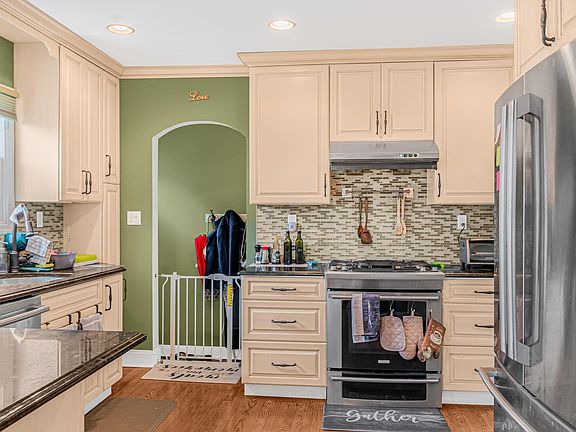4th image of 11 Rose Ln