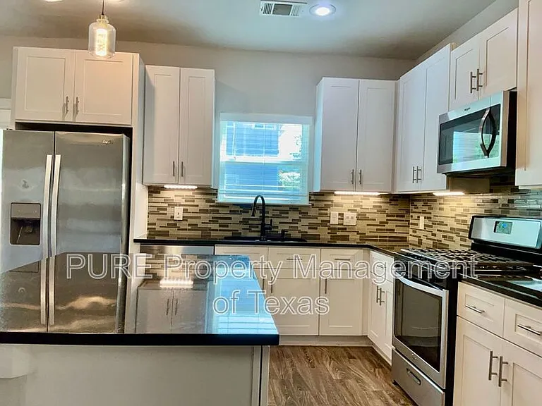 3301 Elija St #B — Photo 7