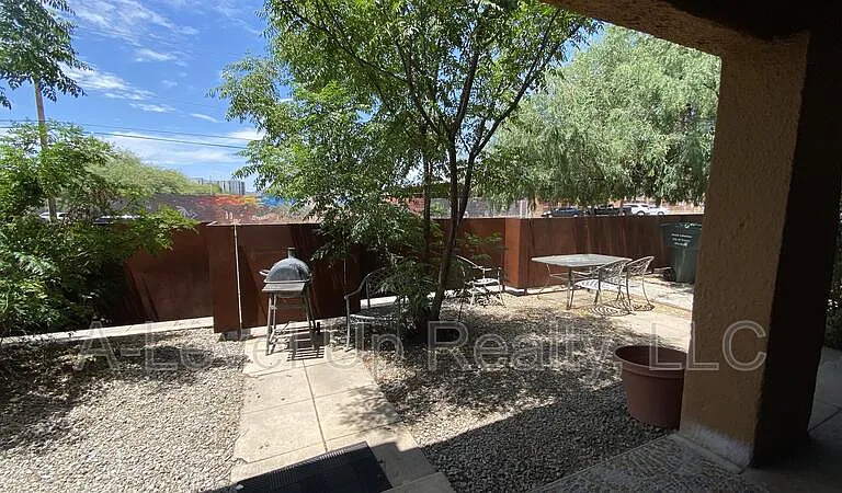 302 N Euclid Ave #1 — Photo 3
