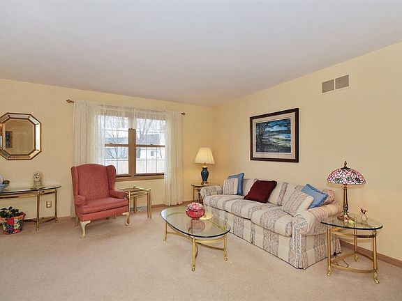 3rd image of 1821 Williamsburg Ave