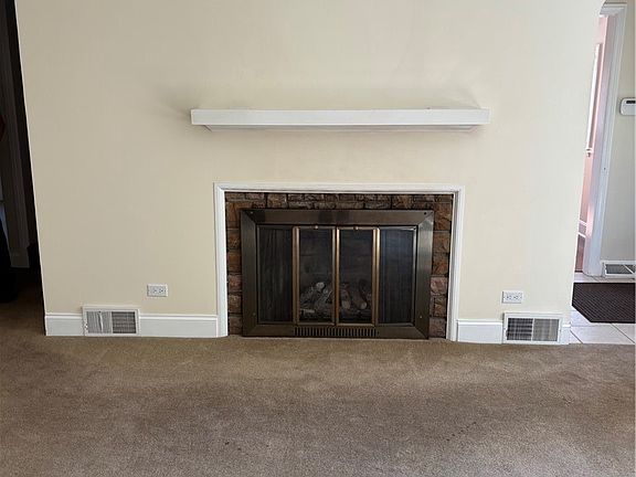 5th image of 38 Hillcrest Ln