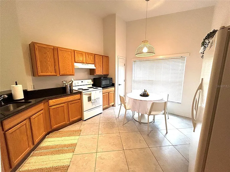 585 Grand Canal Dr — Photo 9