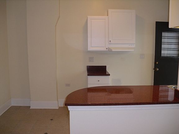 4th image of 7109 N Clark St APT 201