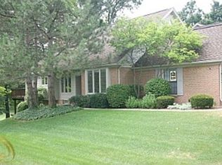 4528 Golf View Dr, Brighton, MI 48116