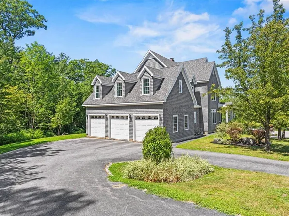 18 Oakwood Drive, South Portland, ME 04106